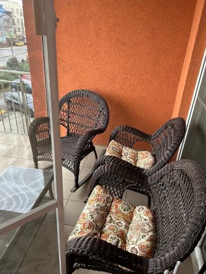 Apartament cu 3 camere semidecomandat, mobilat în Central