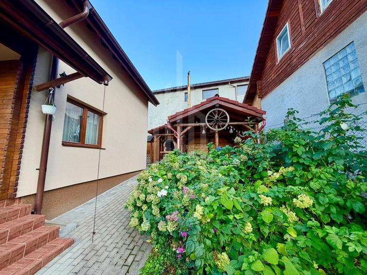 Casă individuală cu 4 camere cu Canalizare în Sadu