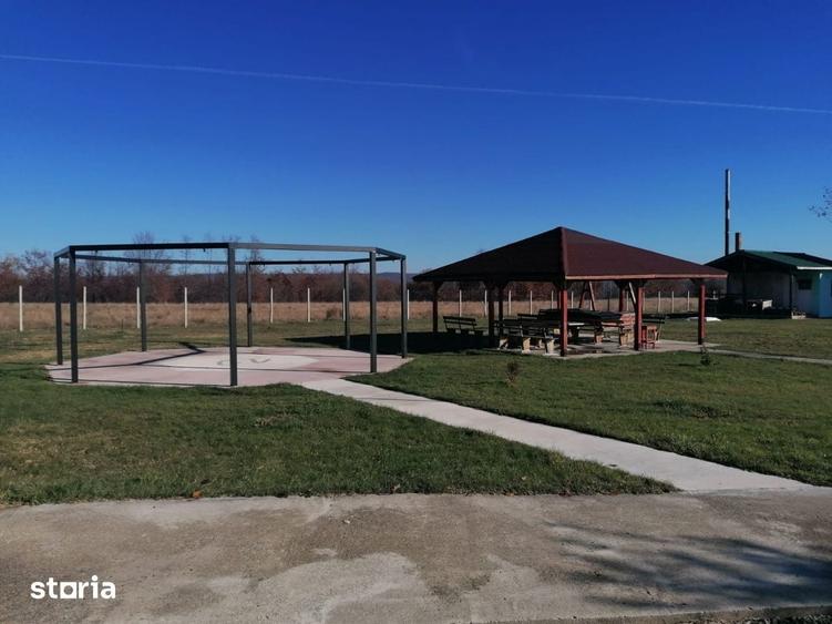 Spațiu comercial, de 2,500 mp, în Micești