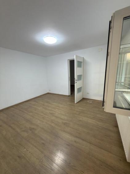 Casă cu 3 camere cu Teren 300 Mp în Delfinariu