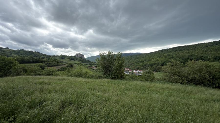 Teren agricol extravilan de 4000 mp, în Ampoița