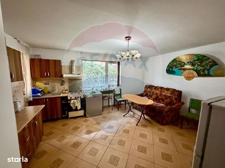 Casă cu 4 camere în Vânători