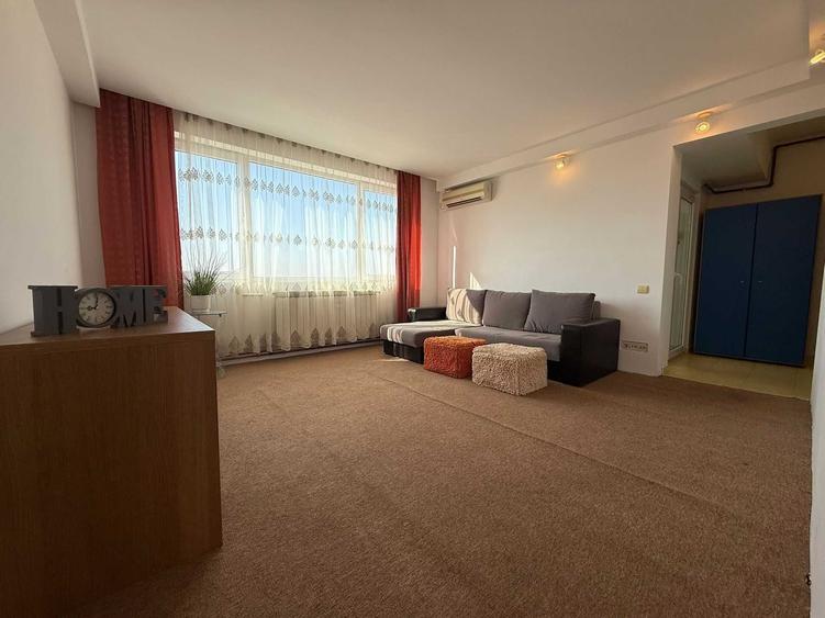 Apartament cu 3 camere semidecomandat în Central