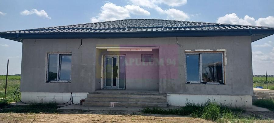 Casă individuală cu 4 camere cu Canalizare în Săbăreni