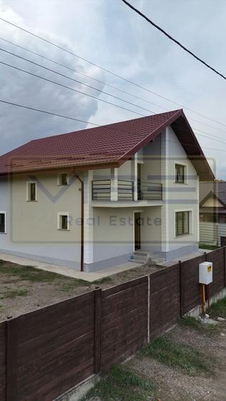 Casă individuală cu 5 camere cu Canalizare în Lunca Cetățuii
