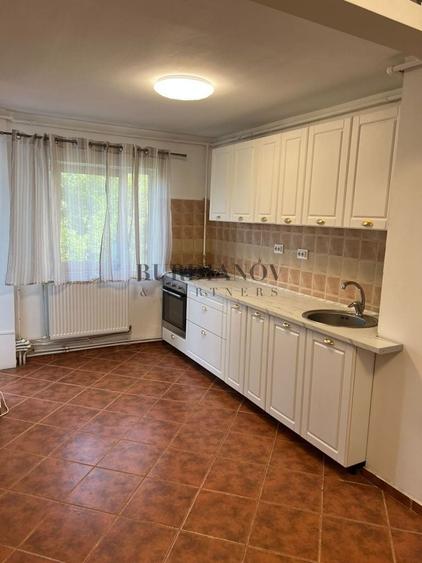 Apartament cu 3 camere decomandat în Lujerului