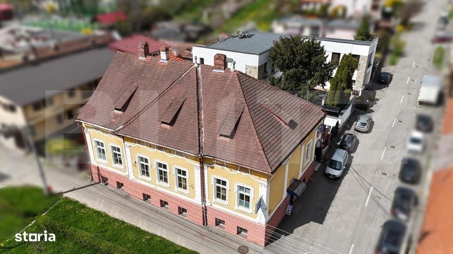 Casă cu 4 camere decomandat cu Teren 987 Mp în Central