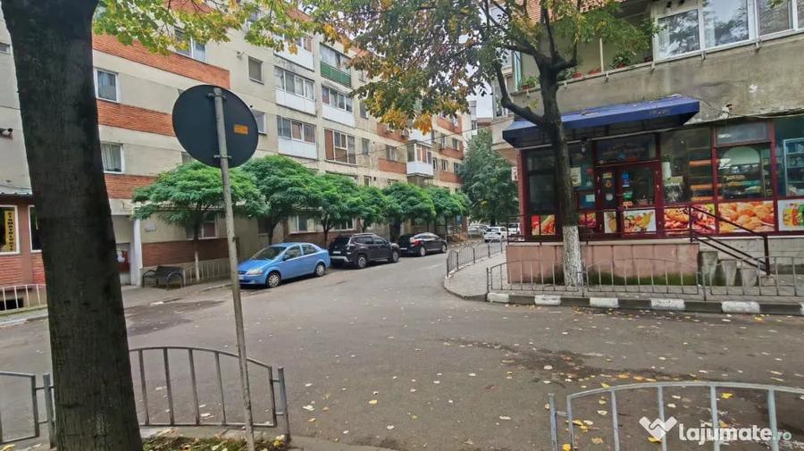 Spațiu comercial, de 85 mp, în Central