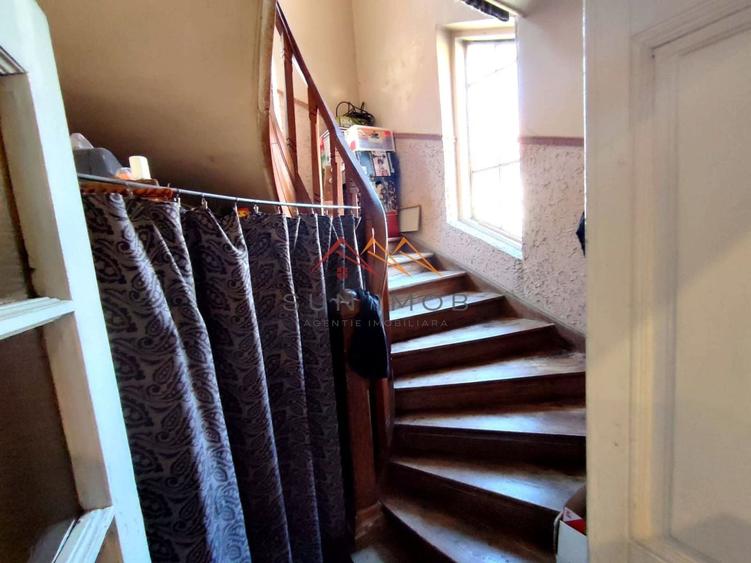 Casă individuală cu 10 camere cu Canalizare în Ultracentral