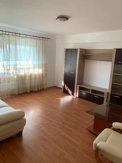 Apartament cu 2 camere decomandat, mobilat în Central