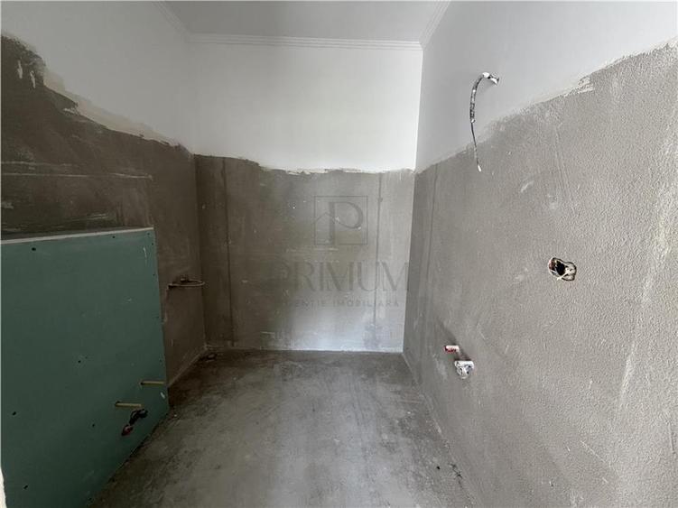Apartament cu 3 camere semidecomandat în Moșnița Nouă