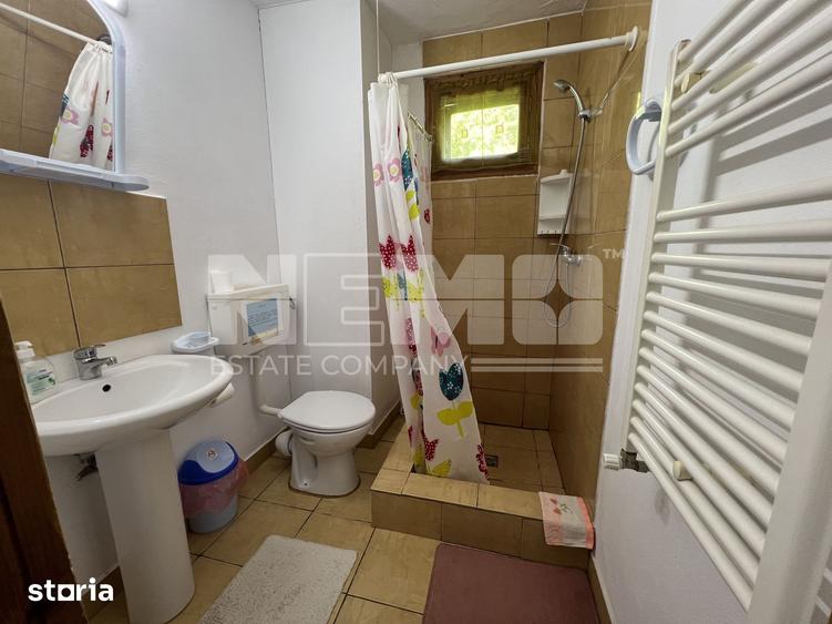 Casă cu 8 camere cu Teren 1950 Mp în Sucevița
