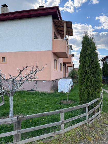 Apartament cu 3 camere decomandat în Bucov