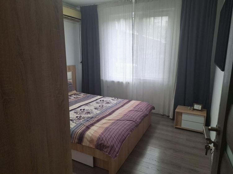 Apartament cu 4 camere decomandat în Cotroceni