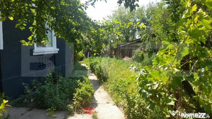 Casă cu 2 camere cu Teren 1437 Mp în Central
