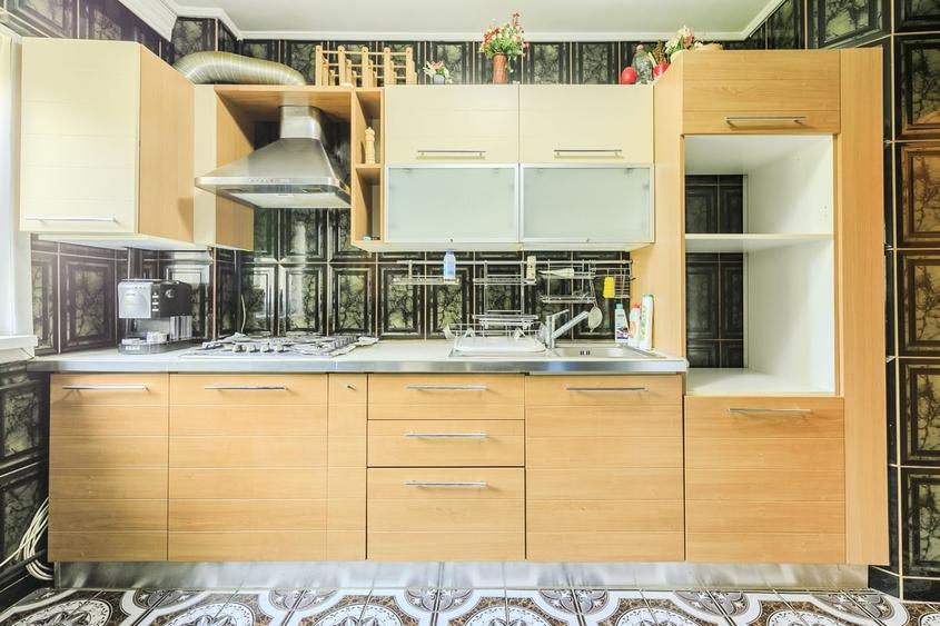 Apartament cu 4 camere decomandat în Drumul Taberei