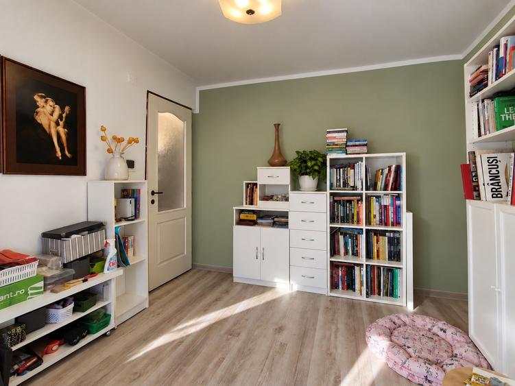 Apartament cu 4 camere decomandat, mobilat în Fabric
