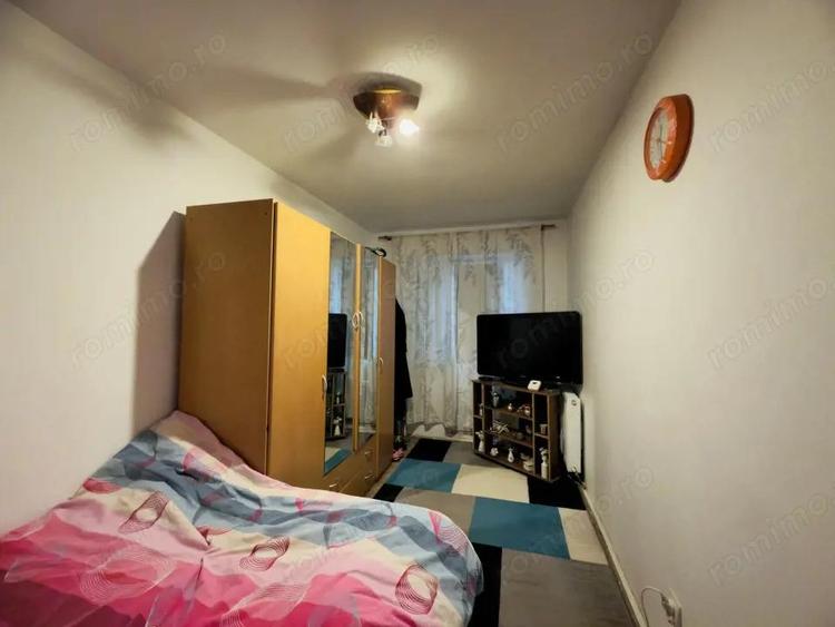 Apartament cu 3 camere semidecomandat în Girocului