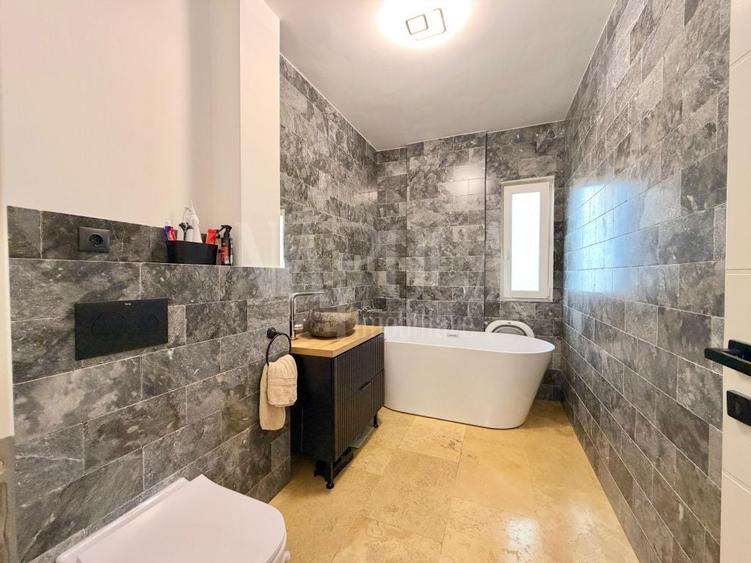 Apartament cu 3 camere semidecomandat în Florești