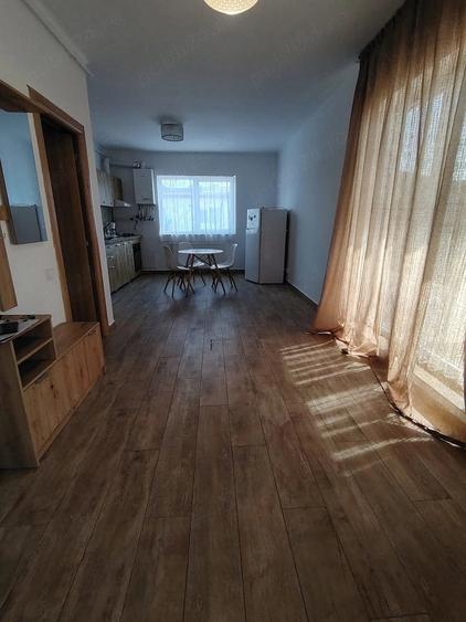 Apartament cu 3 camere semidecomandat în Florești