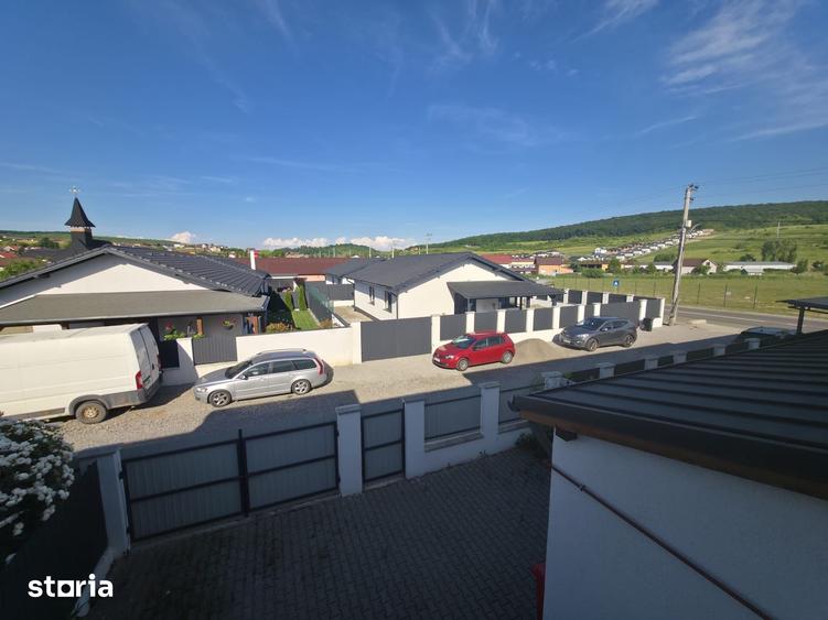 Casă cu 4 camere cu Teren 200 Mp în Livezeni