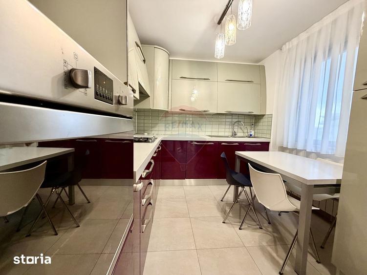 Apartament cu 4 camere semidecomandat, mobilat în Băneasa