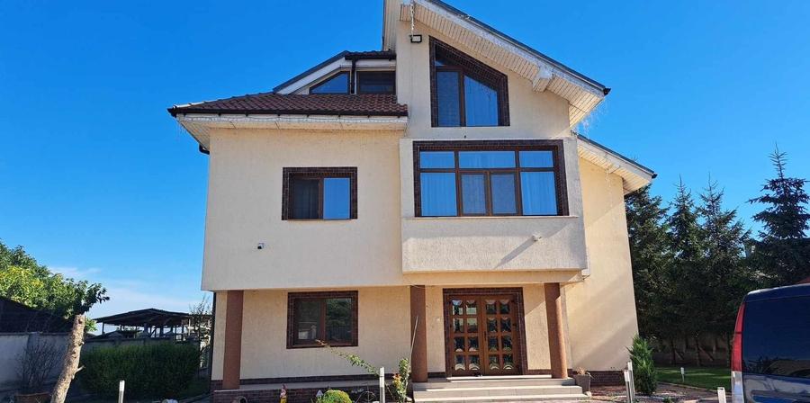 Casă cu 4 camere în Mineri