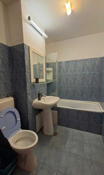 Apartament cu 3 camere decomandat în Florești