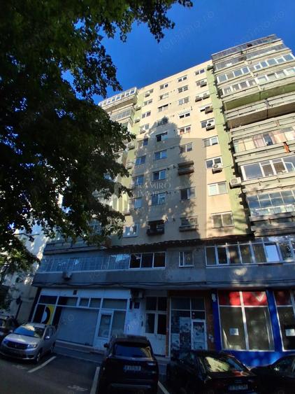 Apartament cu 3 camere semidecomandat în Gorjului
