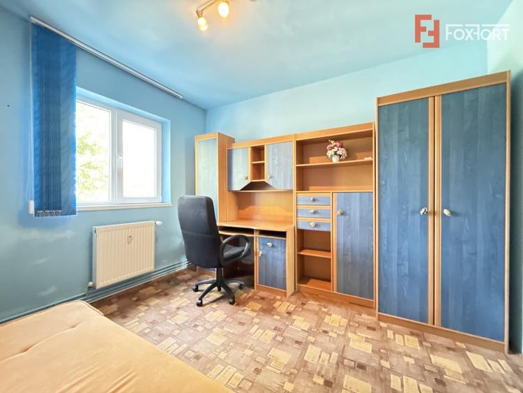 Apartament cu 3 camere semidecomandat, mobilat în Dacia