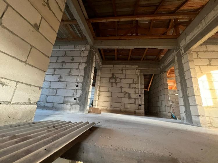 Casă individuală cu 4 camere cu Canalizare în Valea Călugărească