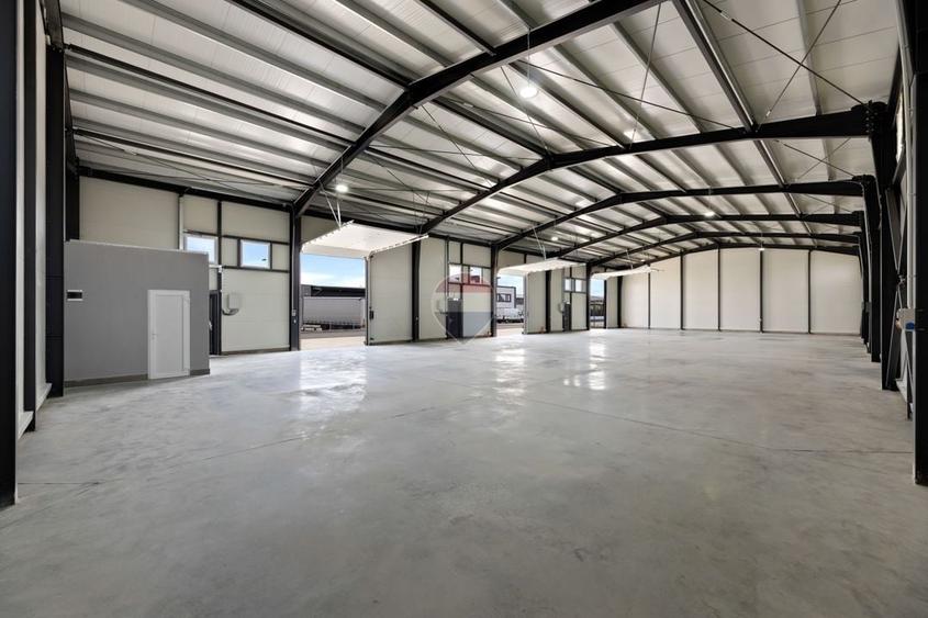 Spațiu industrial, de 570 mp, în Sânleani