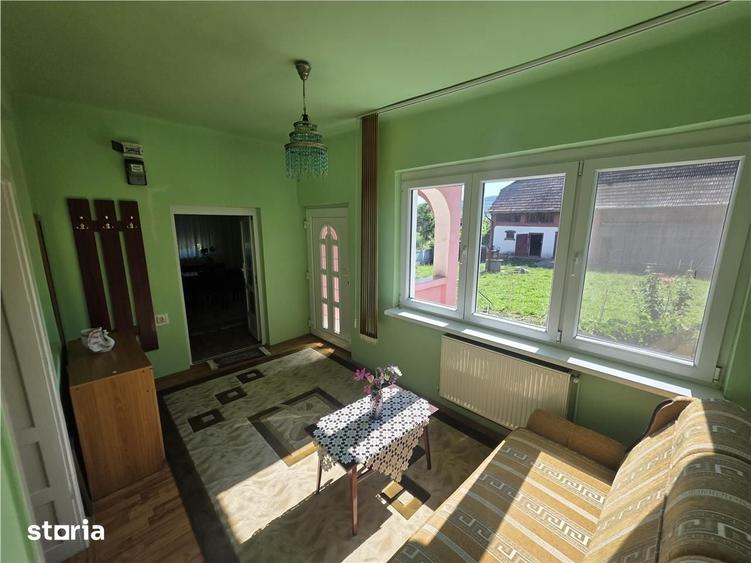 Casa de vanzare, Voiniceni, 10 arii, pivnita, 2 bucatarii, spre Unirii - 10
