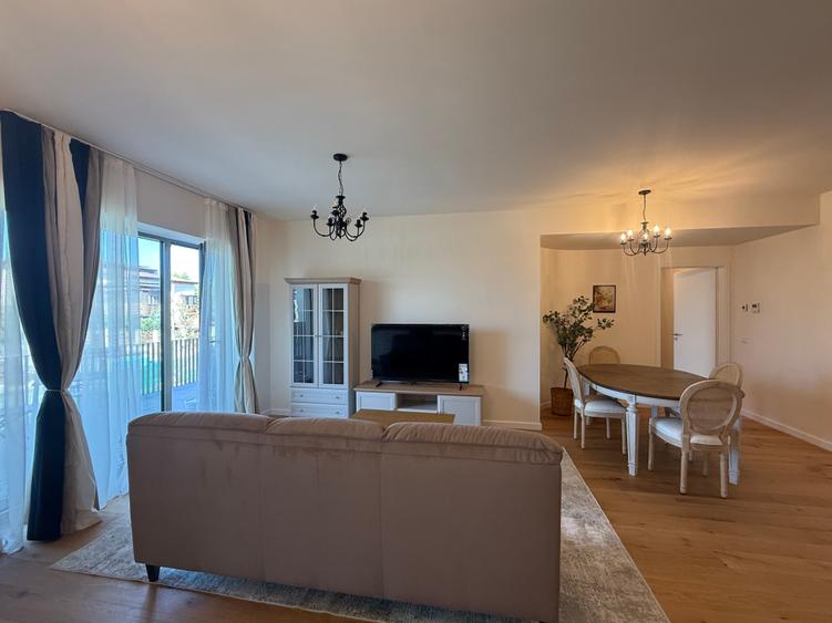 Apartament cu 3 camere în Sisești