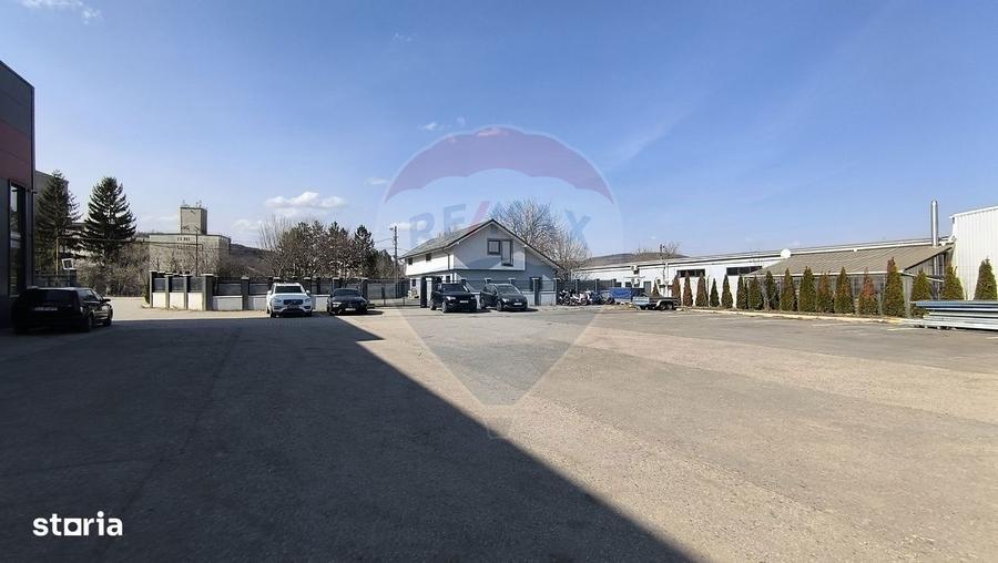 Spațiu comercial, de 350 mp, în Baciu