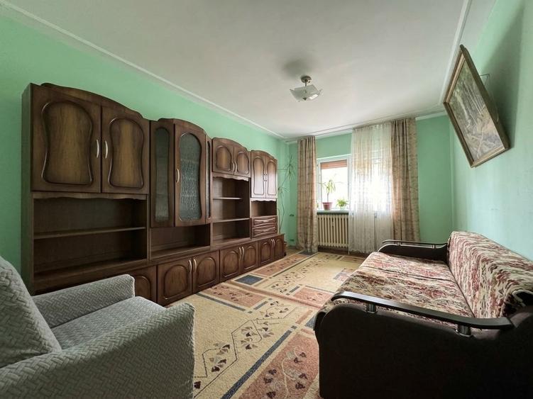 Apartament cu 3 camere decomandat în Târgu Cucu