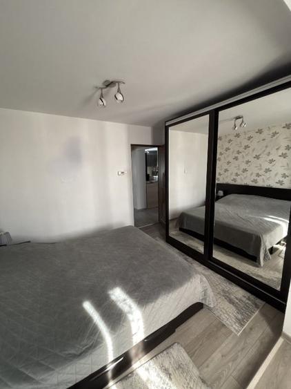 Apartament cu 3 camere decomandat, mobilat în Tudor