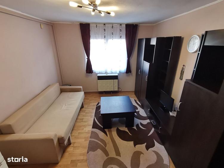 Garsonieră decomandată, mobilată în Noua