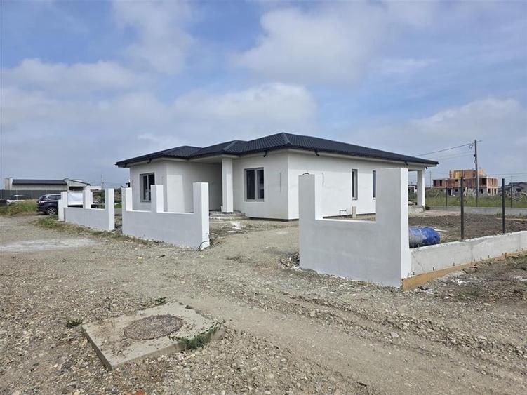Casă individuală cu 4 camere cu Canalizare în Exterior Vest