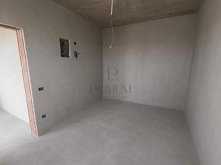 Duplex cu 4 camere cu Canalizare în Moșnița Nouă