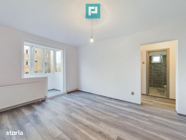 Apartament cu 3 camere semidecomandat în Aurel Vlaicu