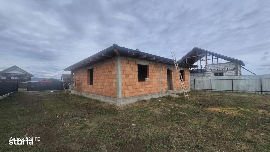 Casă cu 3 camere cu Teren 740 Mp în Dumbrava