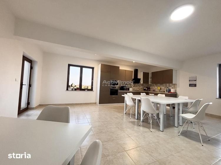 Casă cu 6 camere cu Teren 2310 Mp în Sânmartin