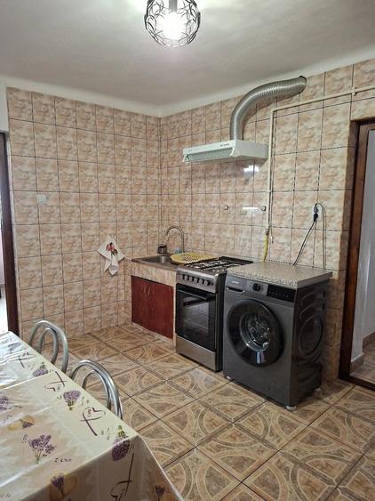 Apartament cu 3 camere semidecomandat în Calea Turzii