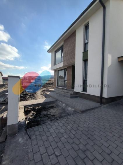 Duplex cu 4 camere cu Canalizare în Chinteni