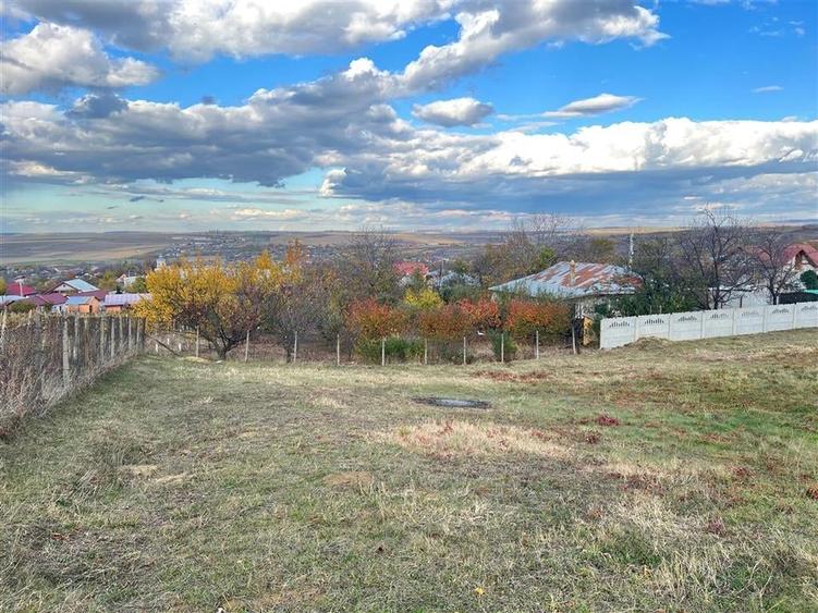 Teren Construcții intravilan de 1338 mp, în Voinești