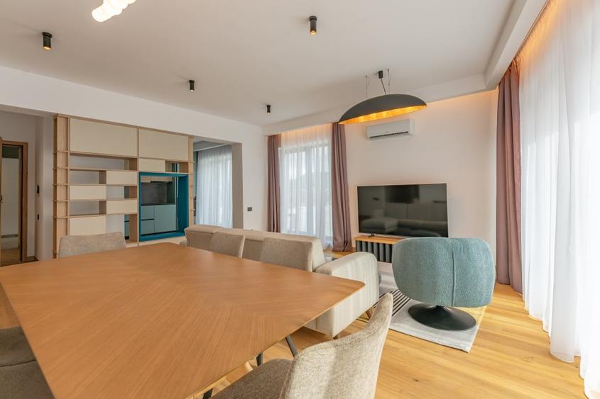 Apartament cu 4 camere decomandat, mobilat în Central