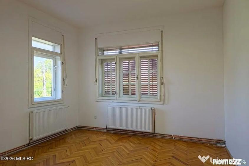 Casă cu 11 camere cu Teren 535 Mp în Freidorf