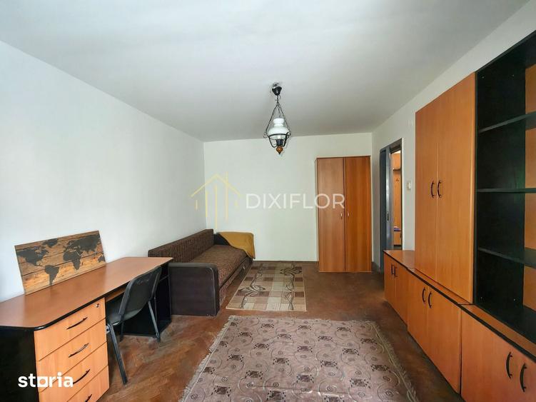 Apartament cu 3 camere decomandat în 22 Decembrie 1989