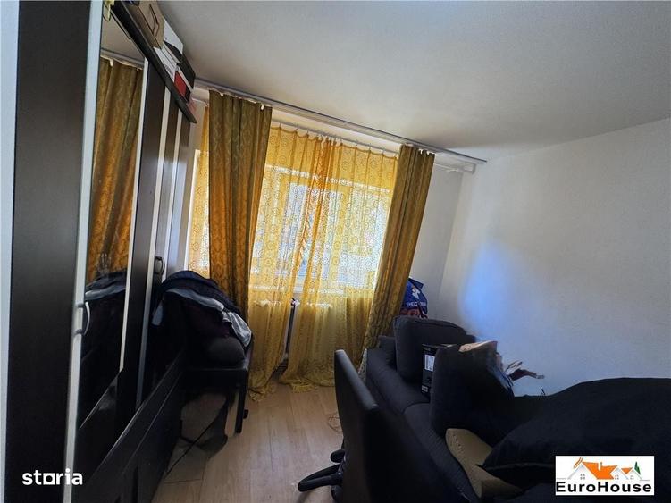 Apartament cu 3 camere decomandat în Ampoi 3